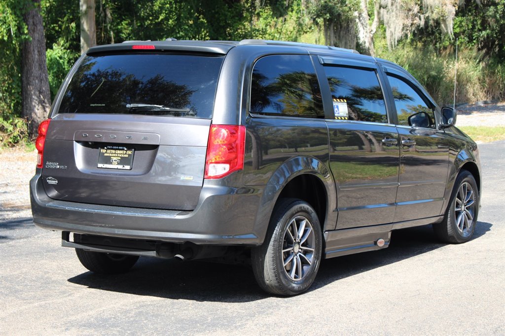 2017 Dodge Grand Caravan - $22,995