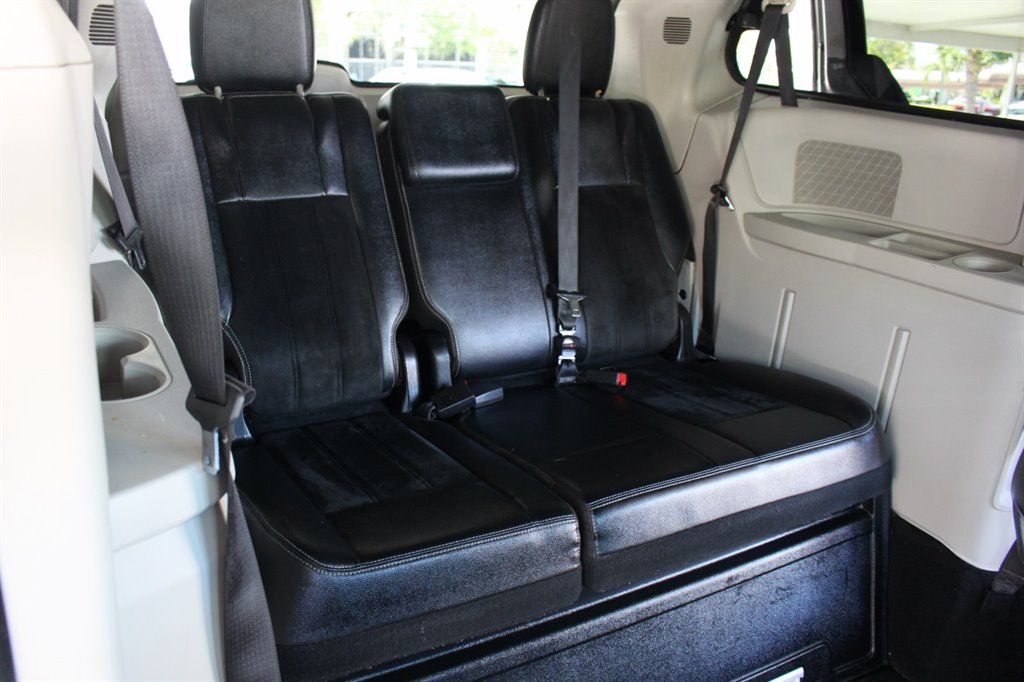 2017 Dodge Grand Caravan - $22,995