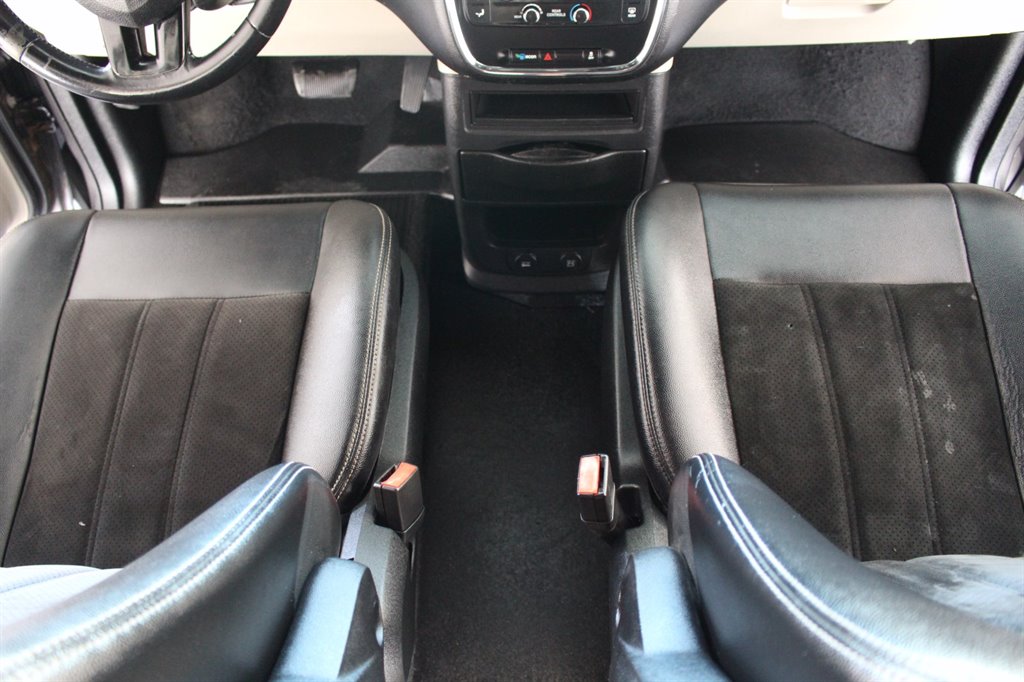 2017 Dodge Grand Caravan - $22,995