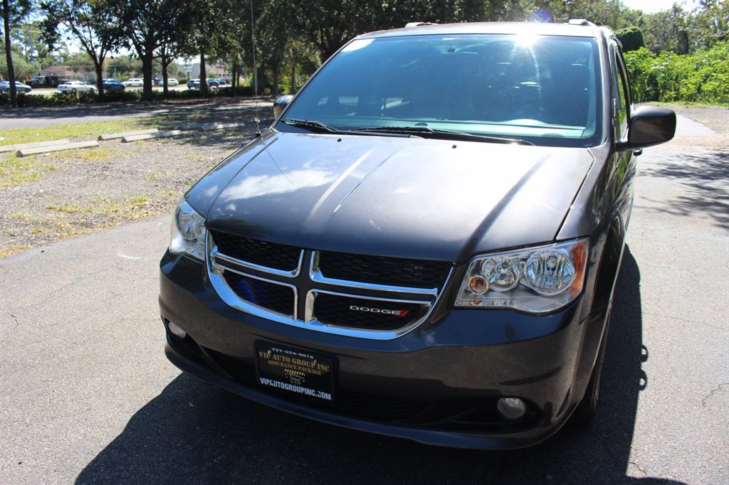 2017 Dodge Grand Caravan - $22,995