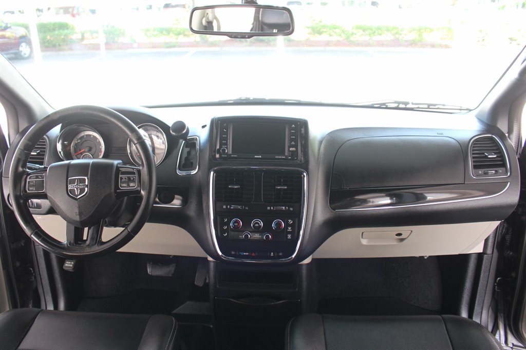 2017 Dodge Grand Caravan - $22,995