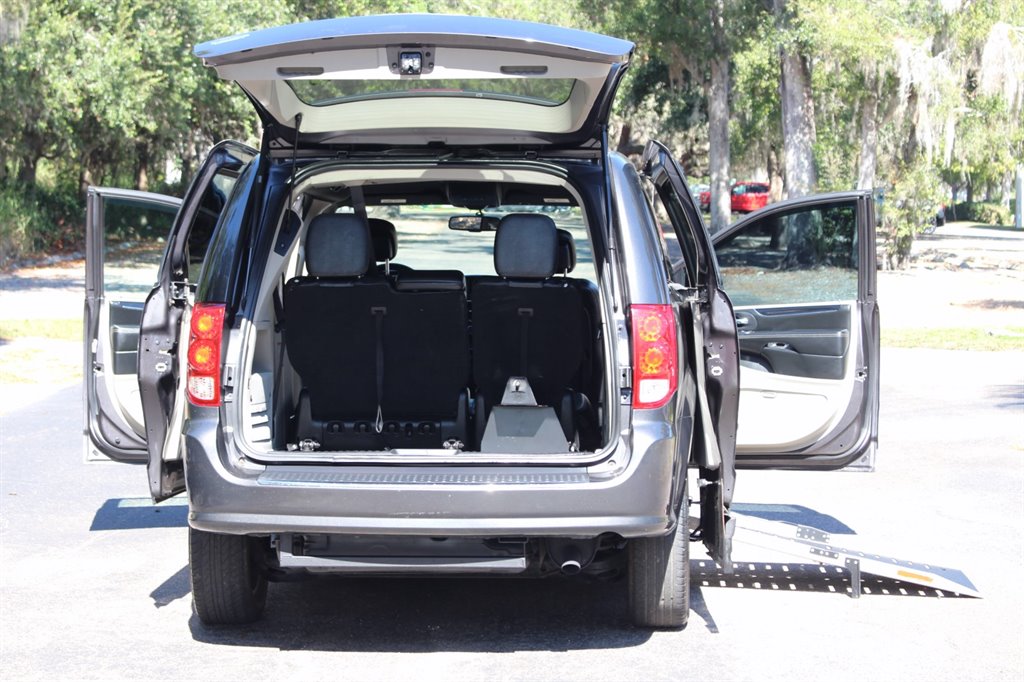 2017 Dodge Grand Caravan - $22,995