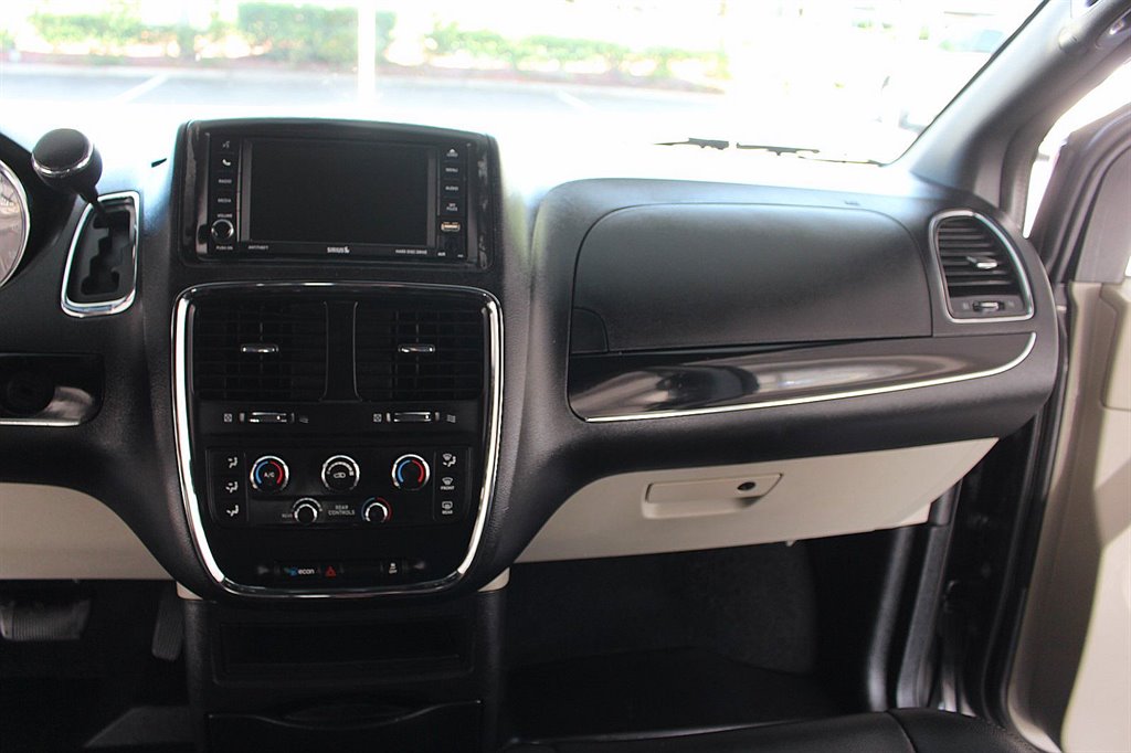 2017 Dodge Grand Caravan - $22,995
