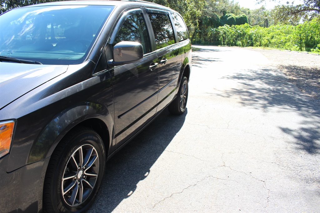 2017 Dodge Grand Caravan - $22,995
