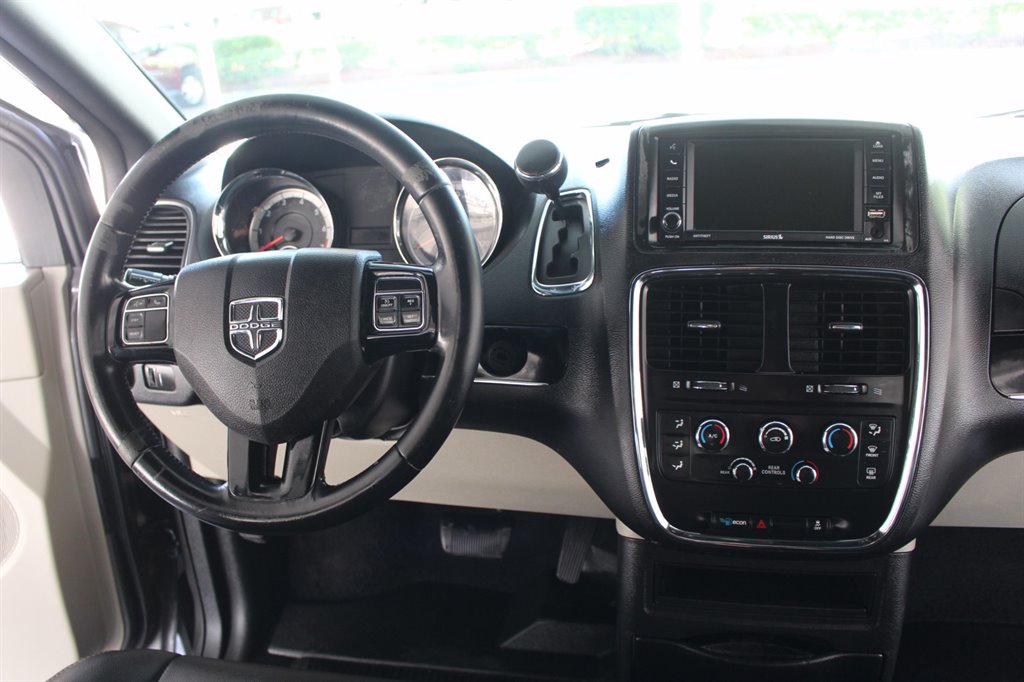 2017 Dodge Grand Caravan - $22,995