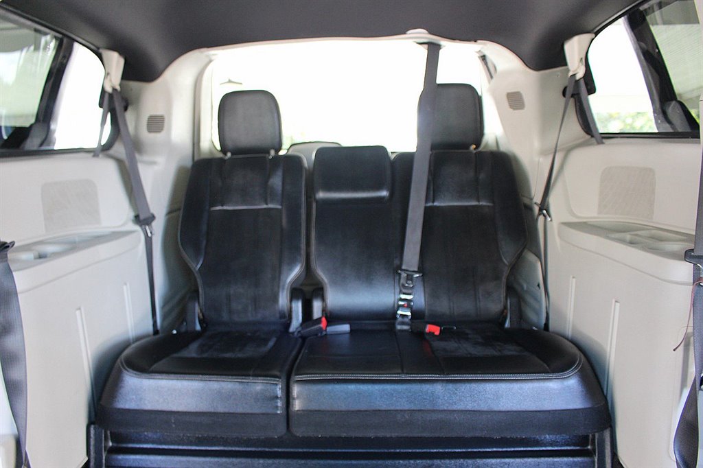 2017 Dodge Grand Caravan - $22,995