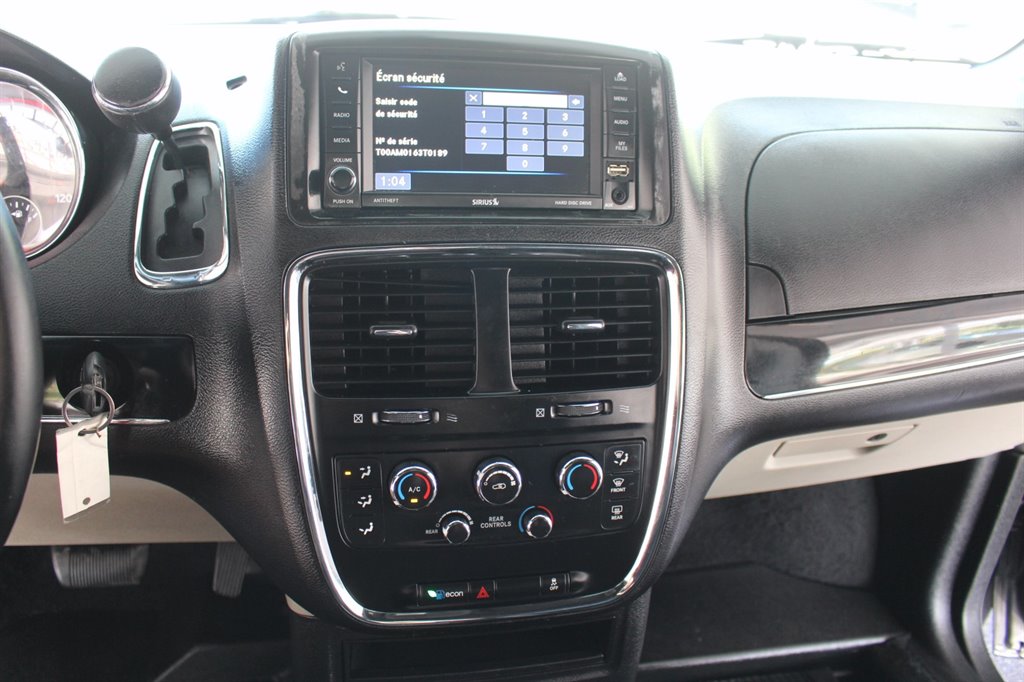 2017 Dodge Grand Caravan - $22,995