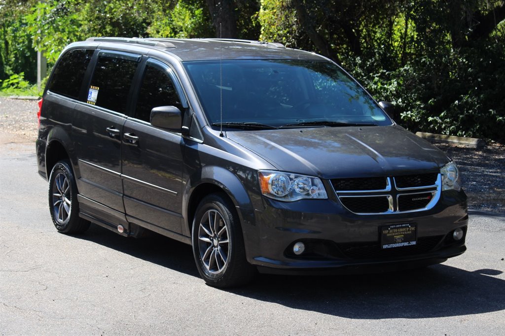 2017 Dodge Grand Caravan - $22,995
