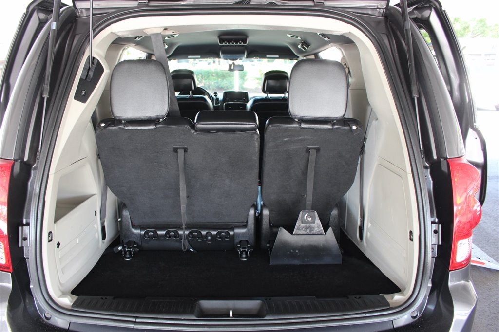 2017 Dodge Grand Caravan - $22,995
