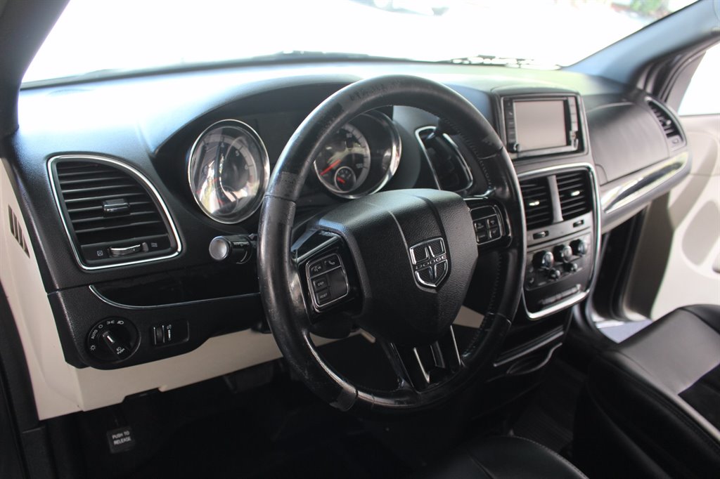 2017 Dodge Grand Caravan - $22,995
