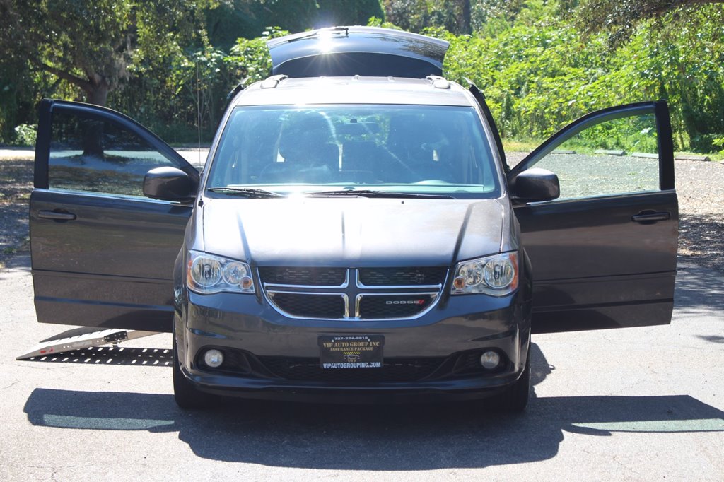 2017 Dodge Grand Caravan - $22,995