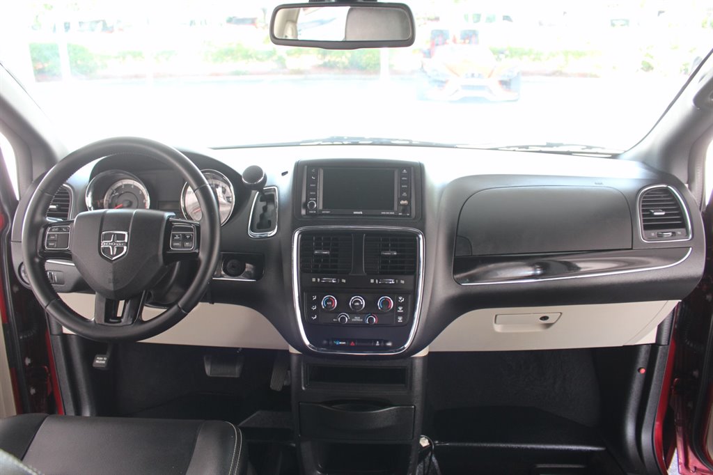 2019 Dodge Grand Caravan - $29,995