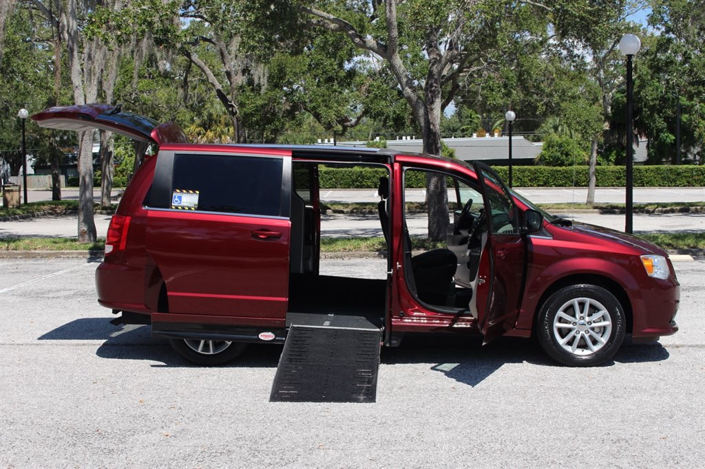 2019 Dodge Grand Caravan - $29,995