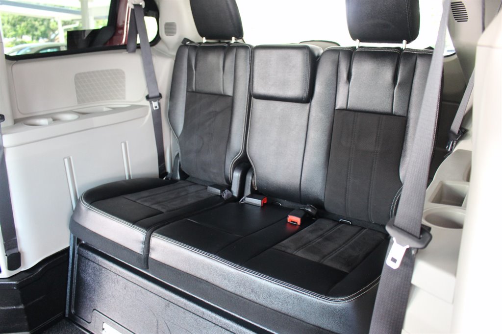 2019 Dodge Grand Caravan - $29,995