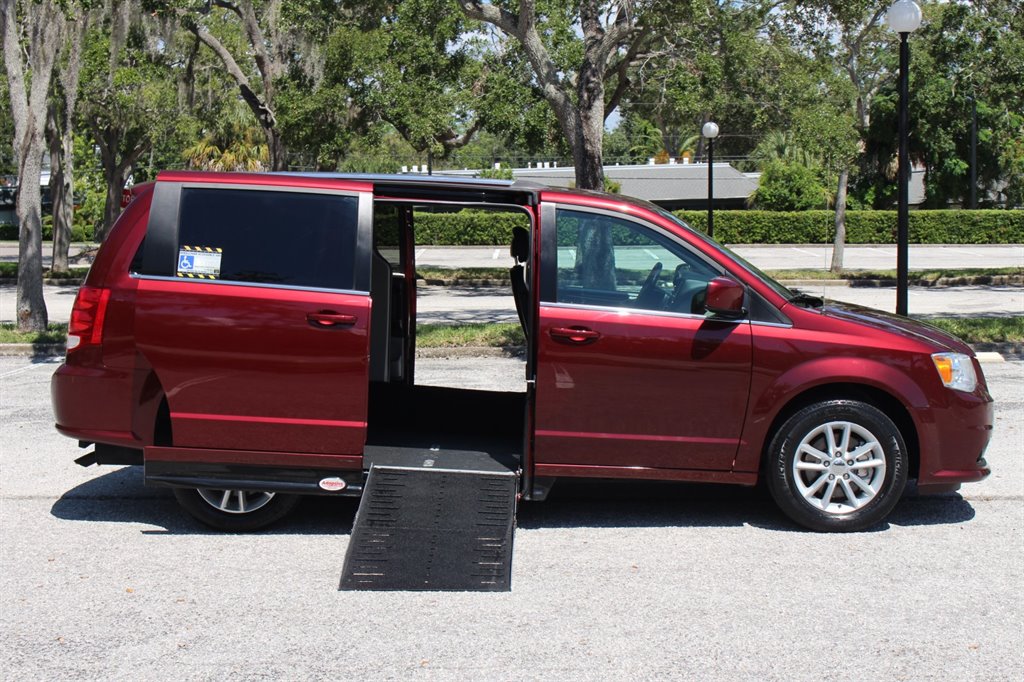 2019 Dodge Grand Caravan - $29,995