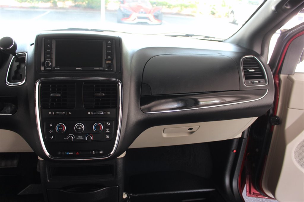2019 Dodge Grand Caravan - $29,995