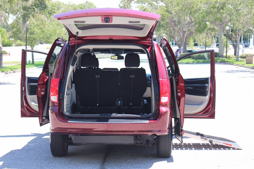 2019 Dodge Grand Caravan - $29,995