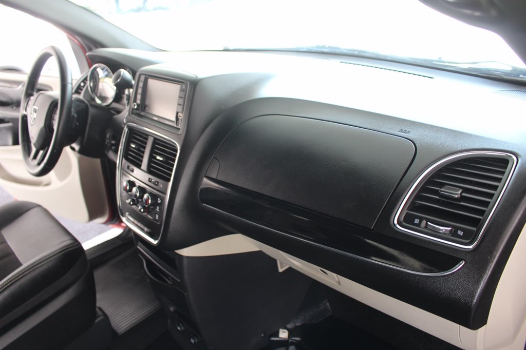 2019 Dodge Grand Caravan - $29,995