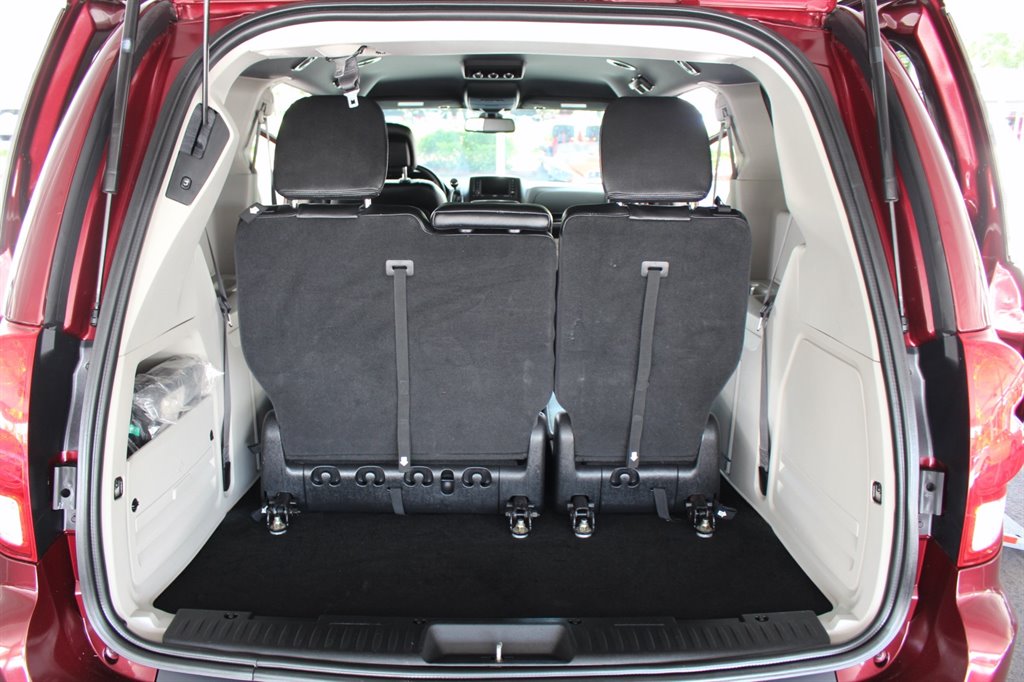 2019 Dodge Grand Caravan - $29,995