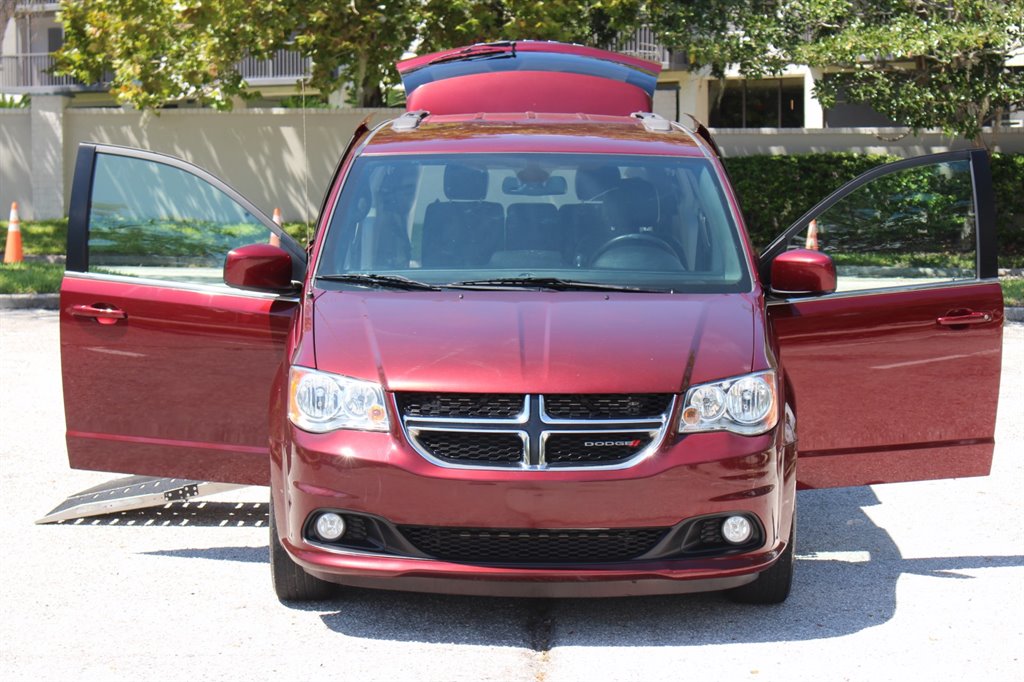 2019 Dodge Grand Caravan - $29,995