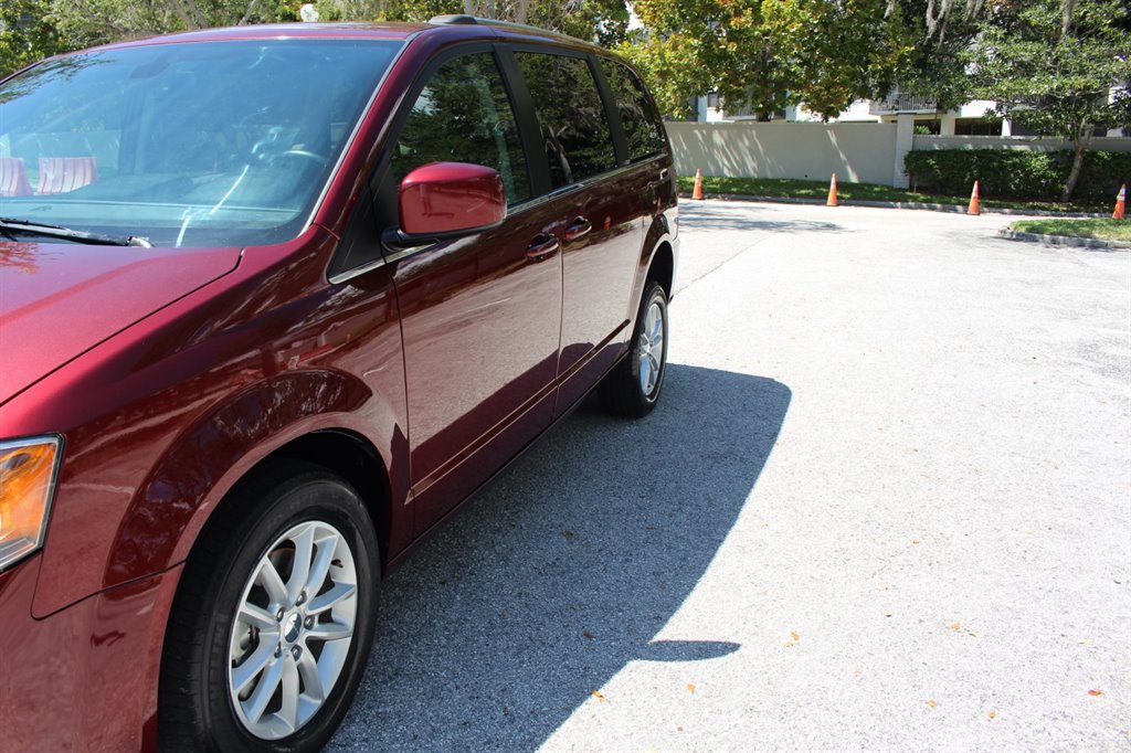 2019 Dodge Grand Caravan - $29,995