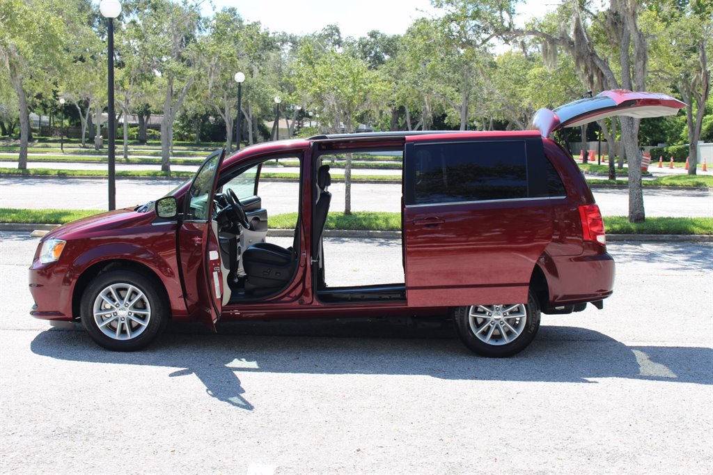 2019 Dodge Grand Caravan - $29,995