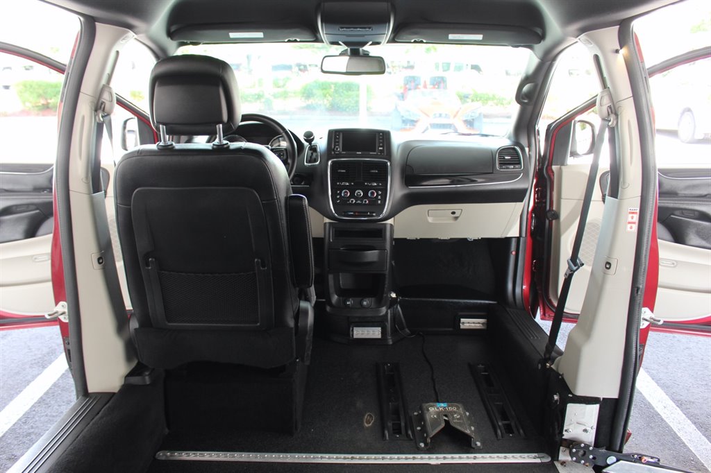 2019 Dodge Grand Caravan - $29,995