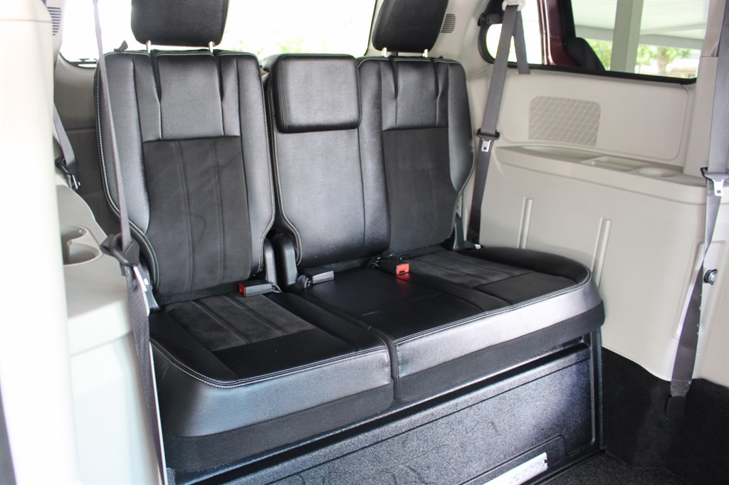 2019 Dodge Grand Caravan - $29,995