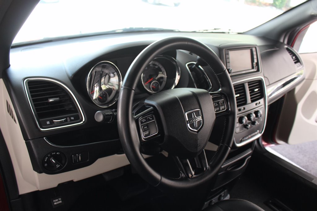 2019 Dodge Grand Caravan - $29,995