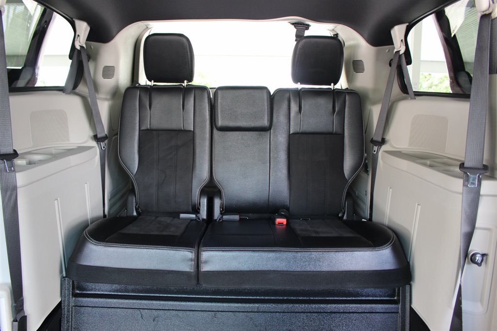 2019 Dodge Grand Caravan - $29,995