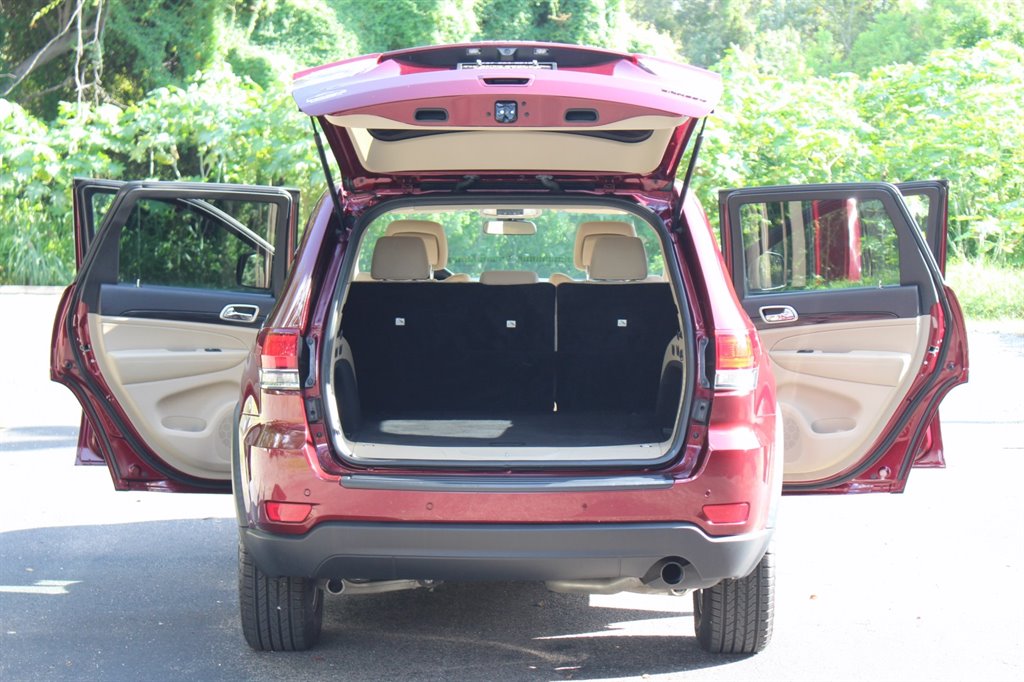 2020 Jeep Cherokee - $17,995