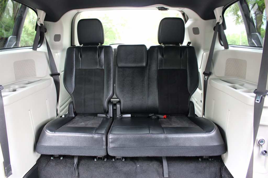 2019 Dodge Grand Caravan - $29,995