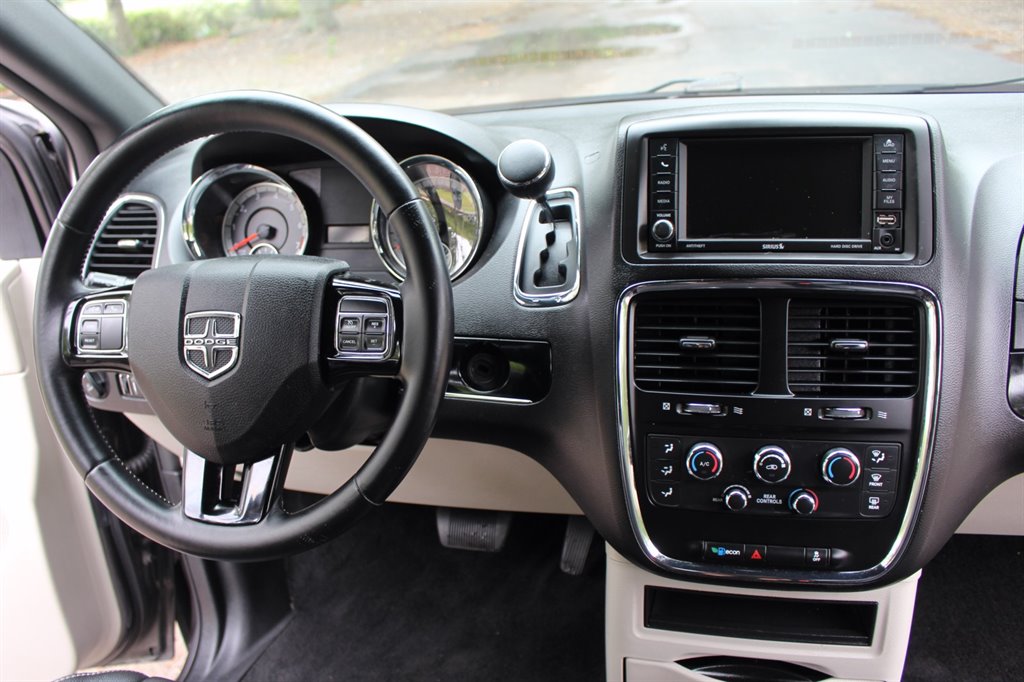2019 Dodge Grand Caravan - $29,995