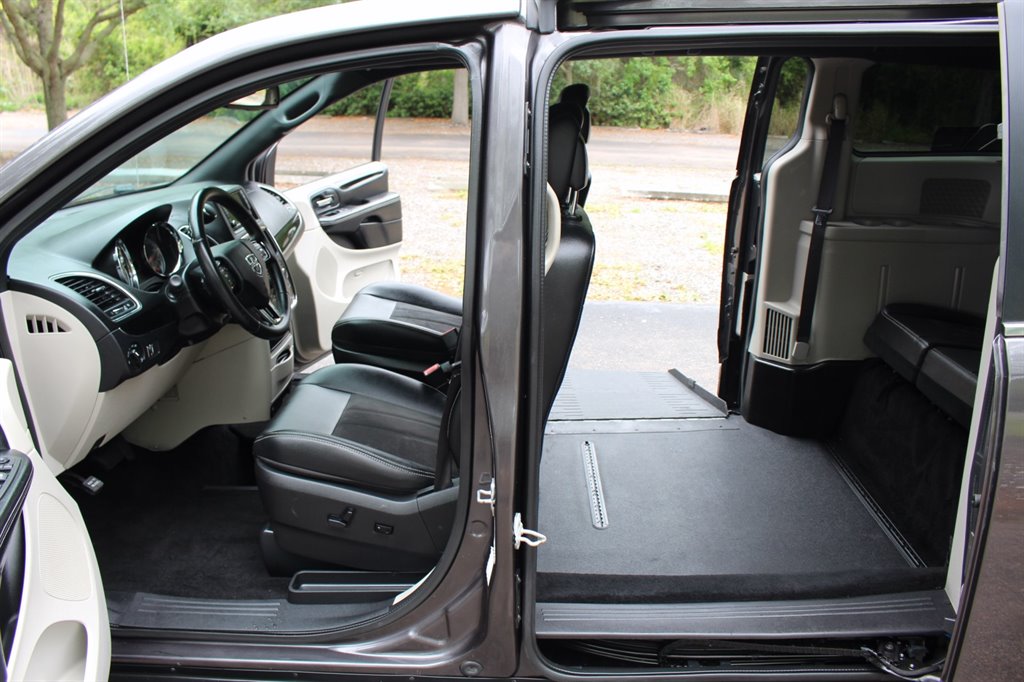 2019 Dodge Grand Caravan - $29,995