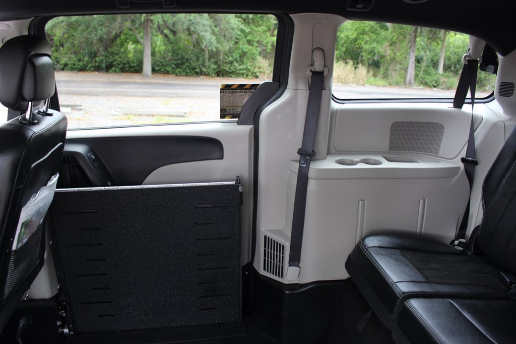 2019 Dodge Grand Caravan - $29,995