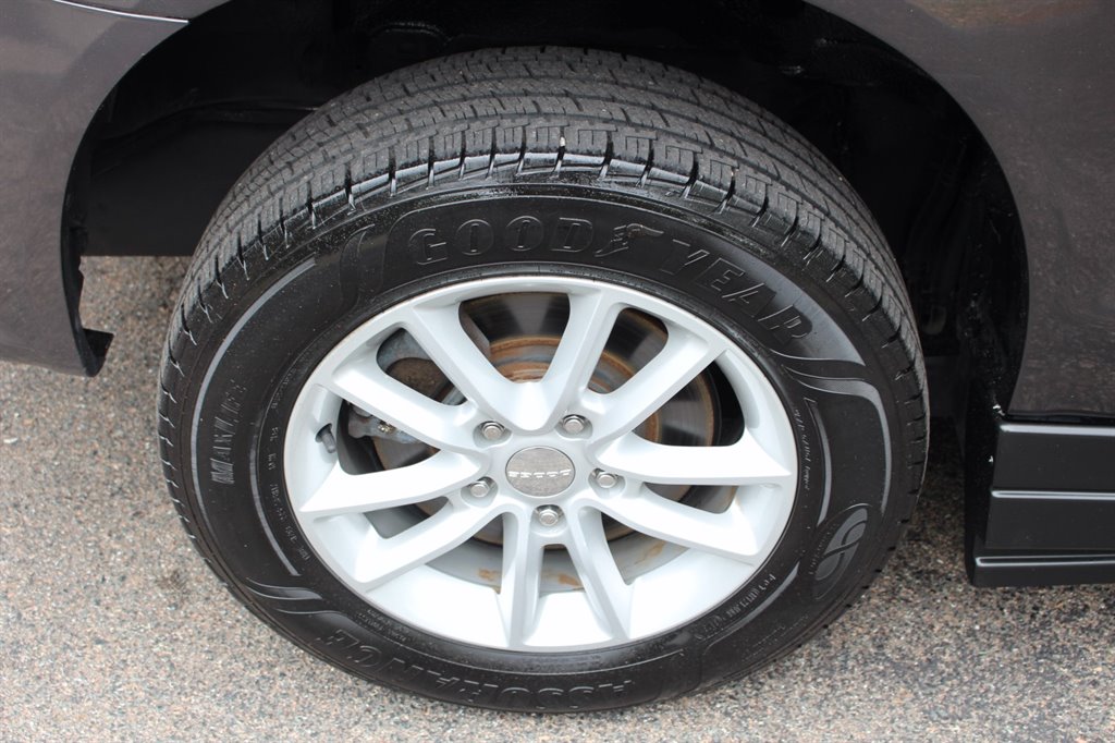 2019 Dodge Grand Caravan - $29,995