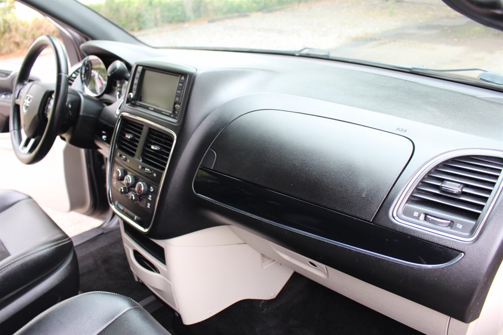 2019 Dodge Grand Caravan - $29,995