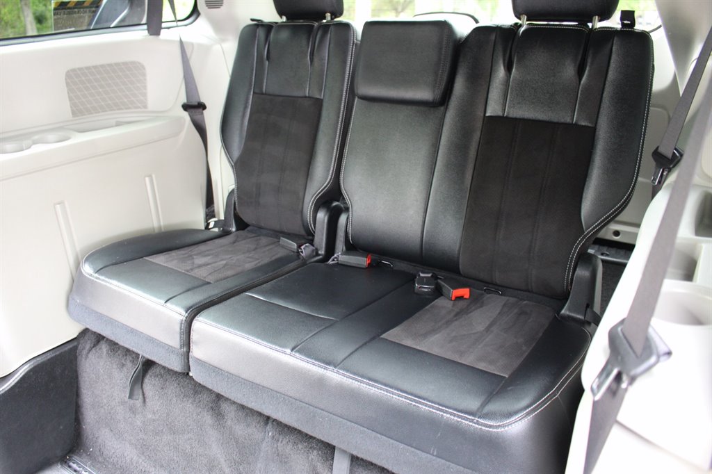 2019 Dodge Grand Caravan - $29,995