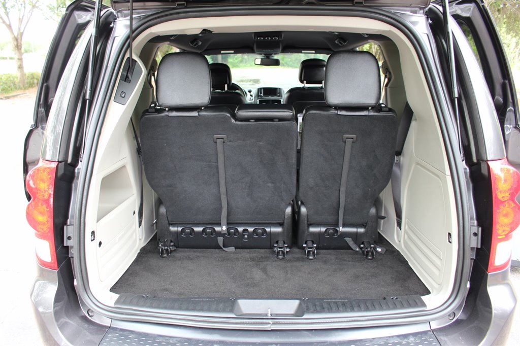 2019 Dodge Grand Caravan - $29,995