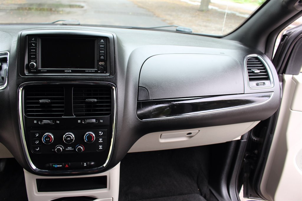 2019 Dodge Grand Caravan - $29,995