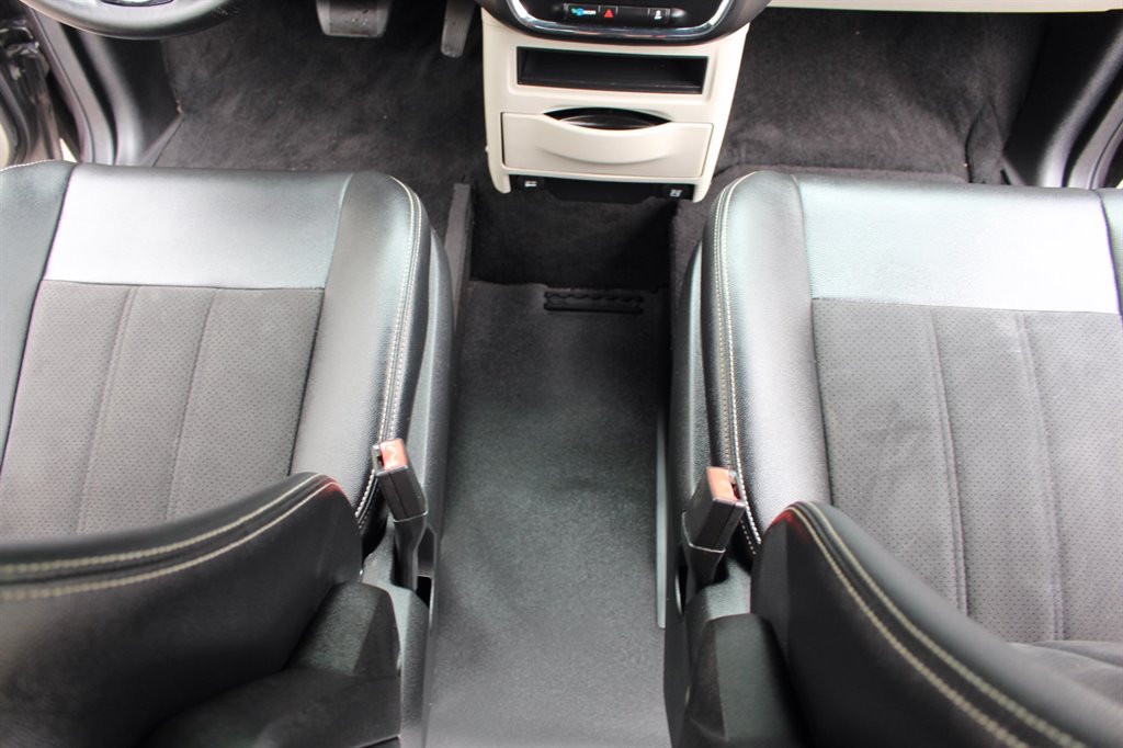 2019 Dodge Grand Caravan - $29,995