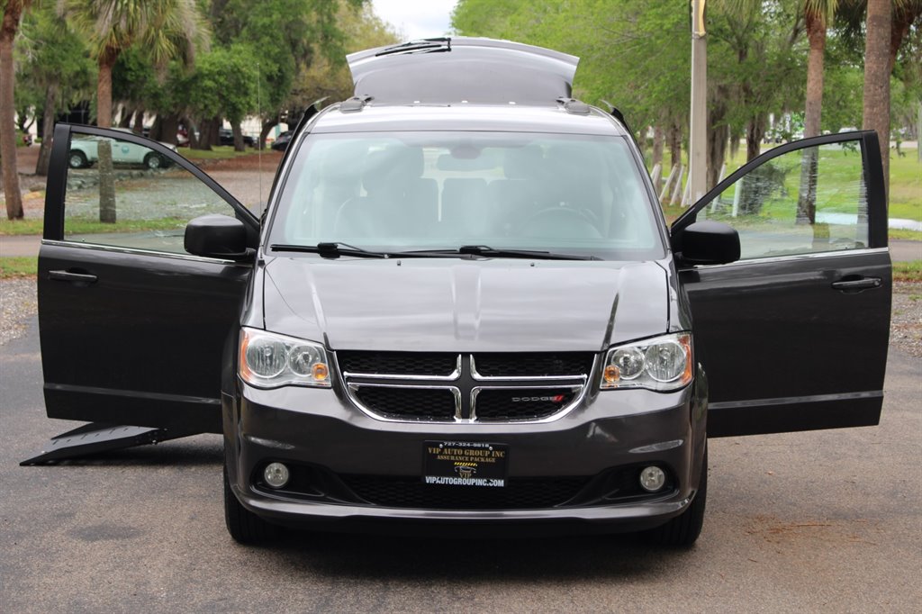 2019 Dodge Grand Caravan - $29,995