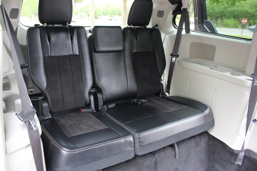 2019 Dodge Grand Caravan - $29,995