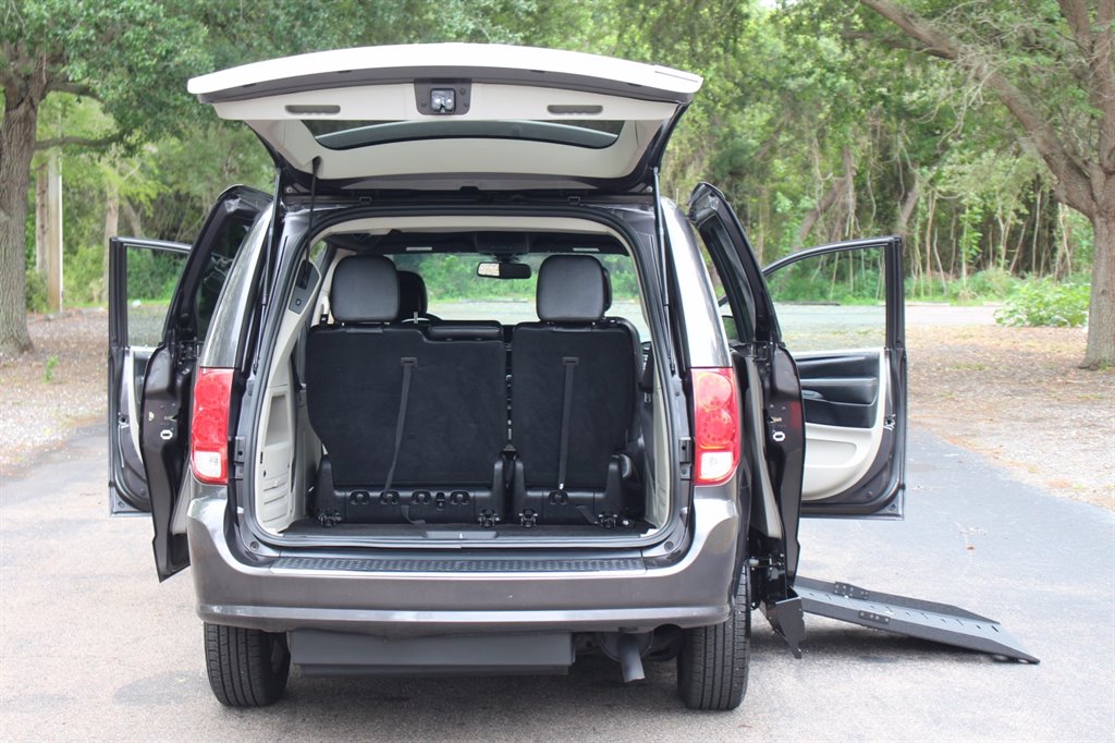 2019 Dodge Grand Caravan - $29,995