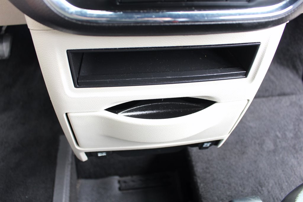 2019 Dodge Grand Caravan - $29,995