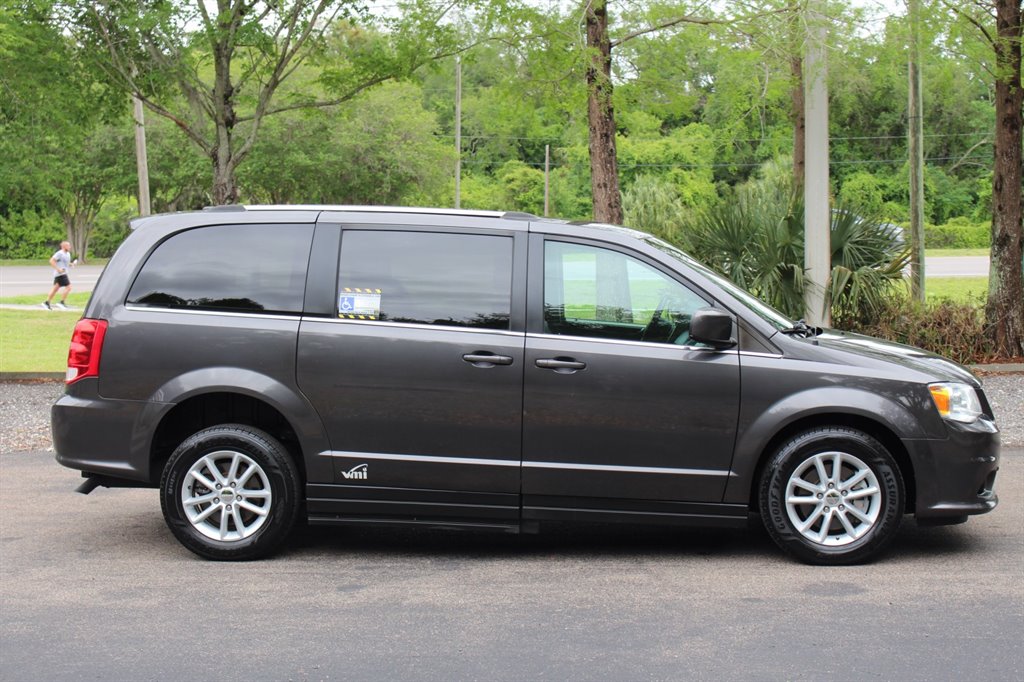 2019 Dodge Grand Caravan - $29,995
