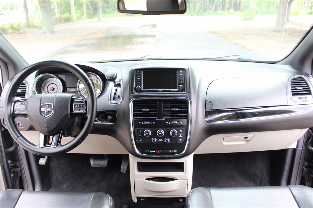2019 Dodge Grand Caravan - $29,995