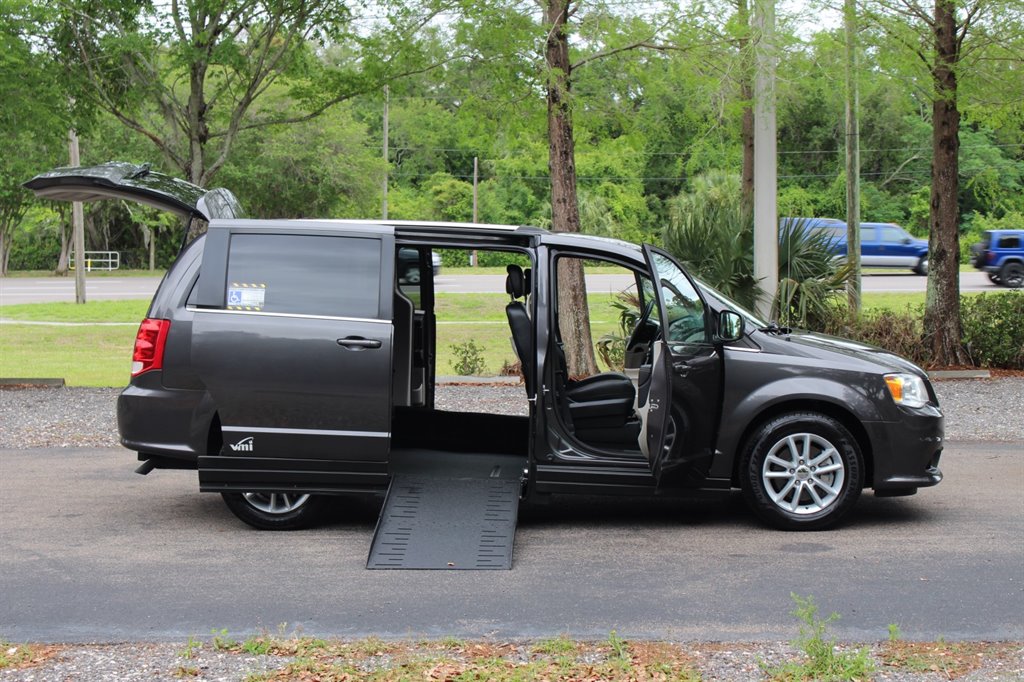 2019 Dodge Grand Caravan - $29,995