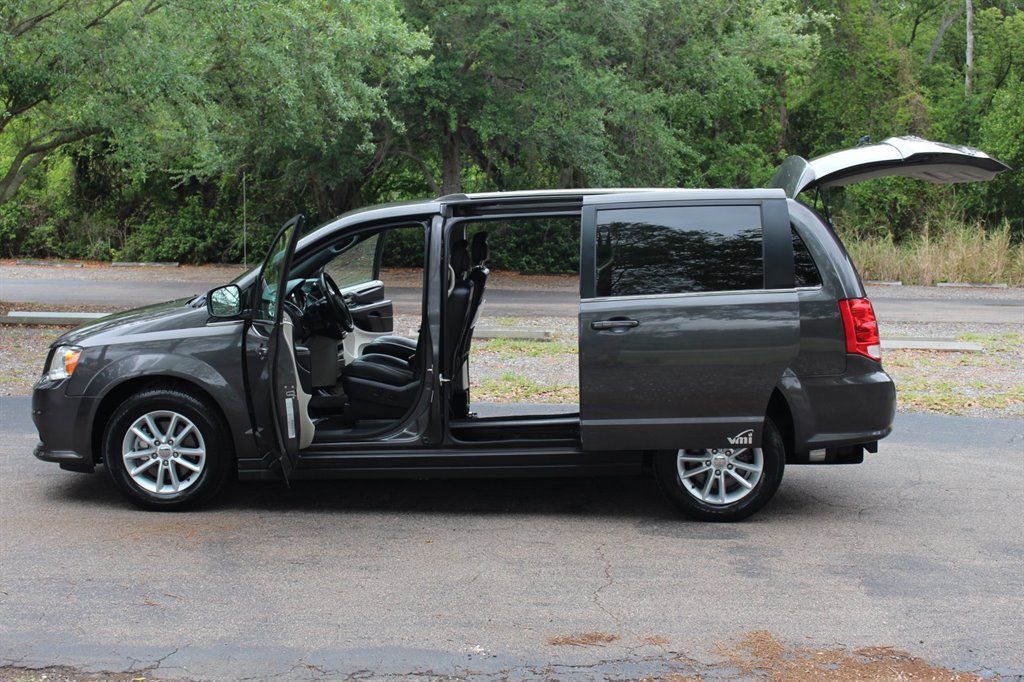 2019 Dodge Grand Caravan - $29,995