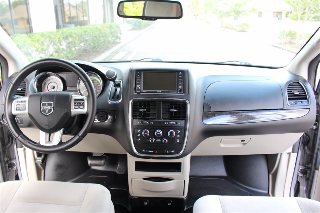 2016 Dodge Grand Caravan - $26,995
